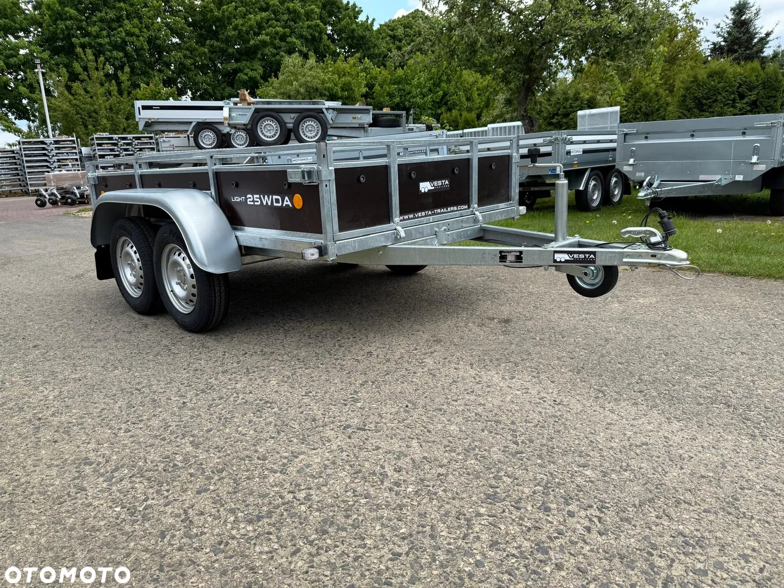 Inny Przyczepa VESTA LIGHT TANDEM 25WDA 251x135x39 cm 2 osie DMC 750 kg WYSOKIE BURTY ze sklejki spawana rama Częstochowa MOTOMUS - 9