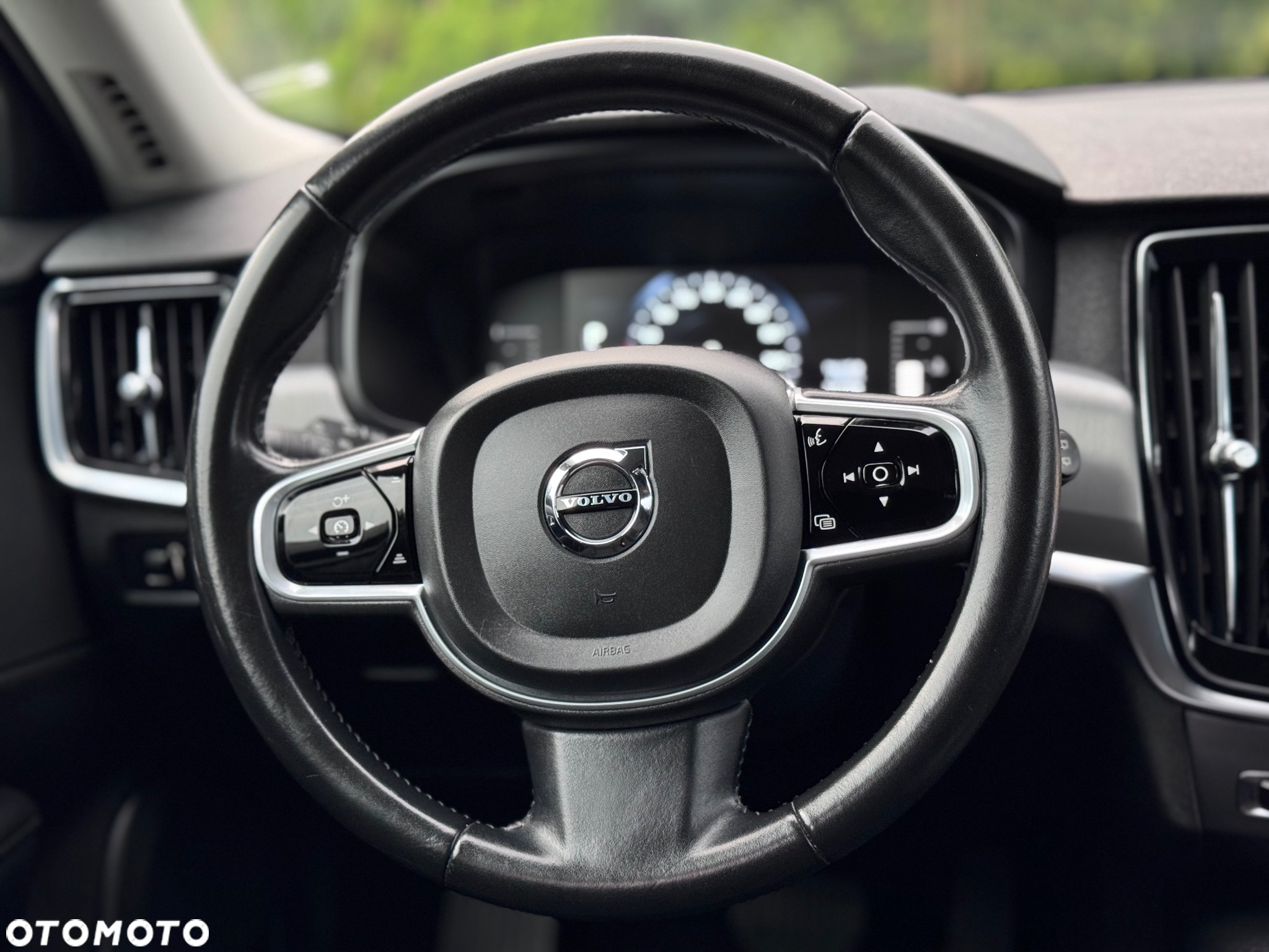 Volvo V90 D3 Geartronic Momentum Pro - 36