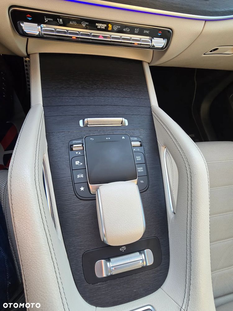 Mercedes-Benz GLS - 12