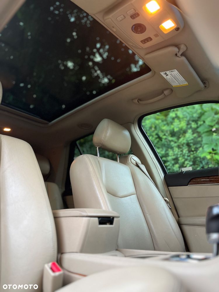 Cadillac SRX - 28