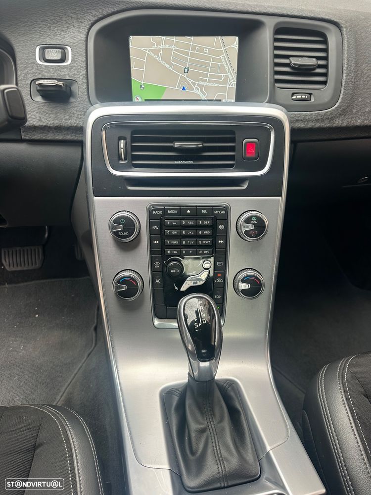 Volvo S60 2.0 D3 Momentum Geartronic - 6