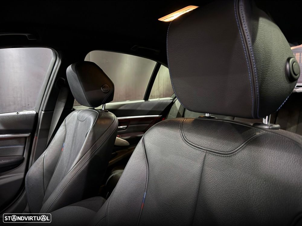 BMW 330 e iPerformance Pack M - 19