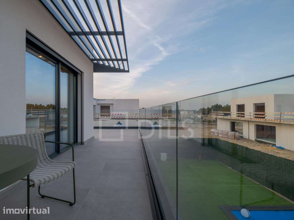 Moradia T3 com garagem e piscina na Herdade do Meio, Amora - Grande imagem: 2/68