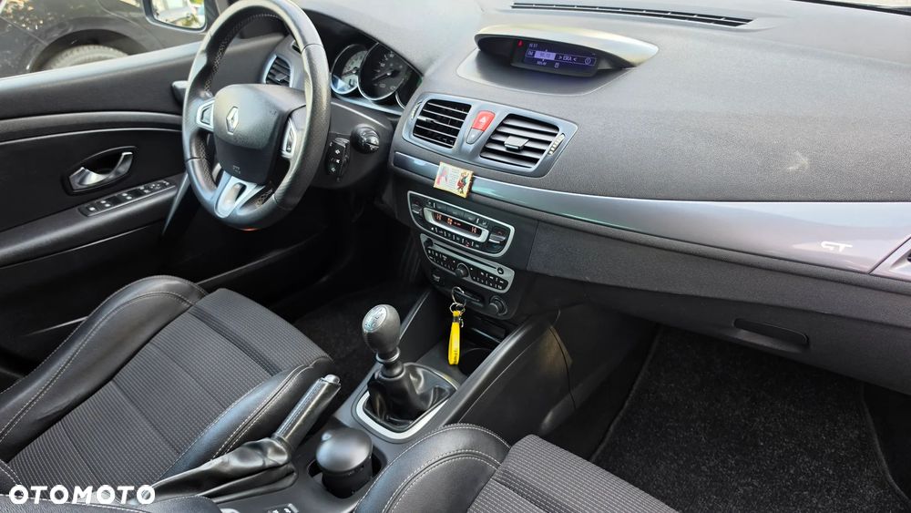 Renault Megane TCe 180 GT - 12