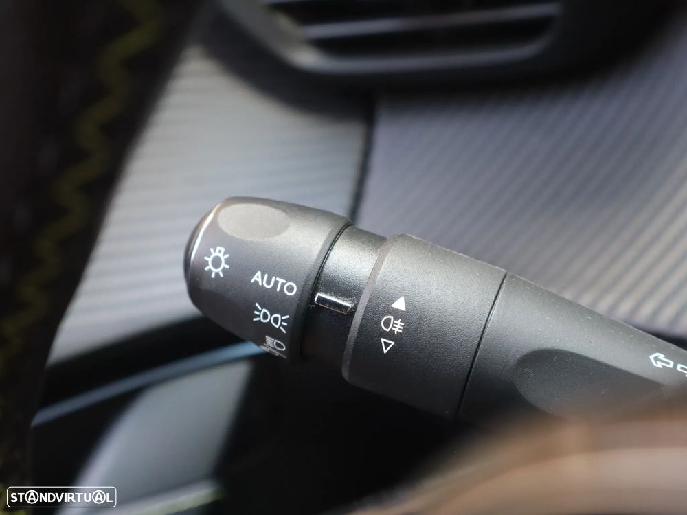 Peugeot e-208 GT - 15