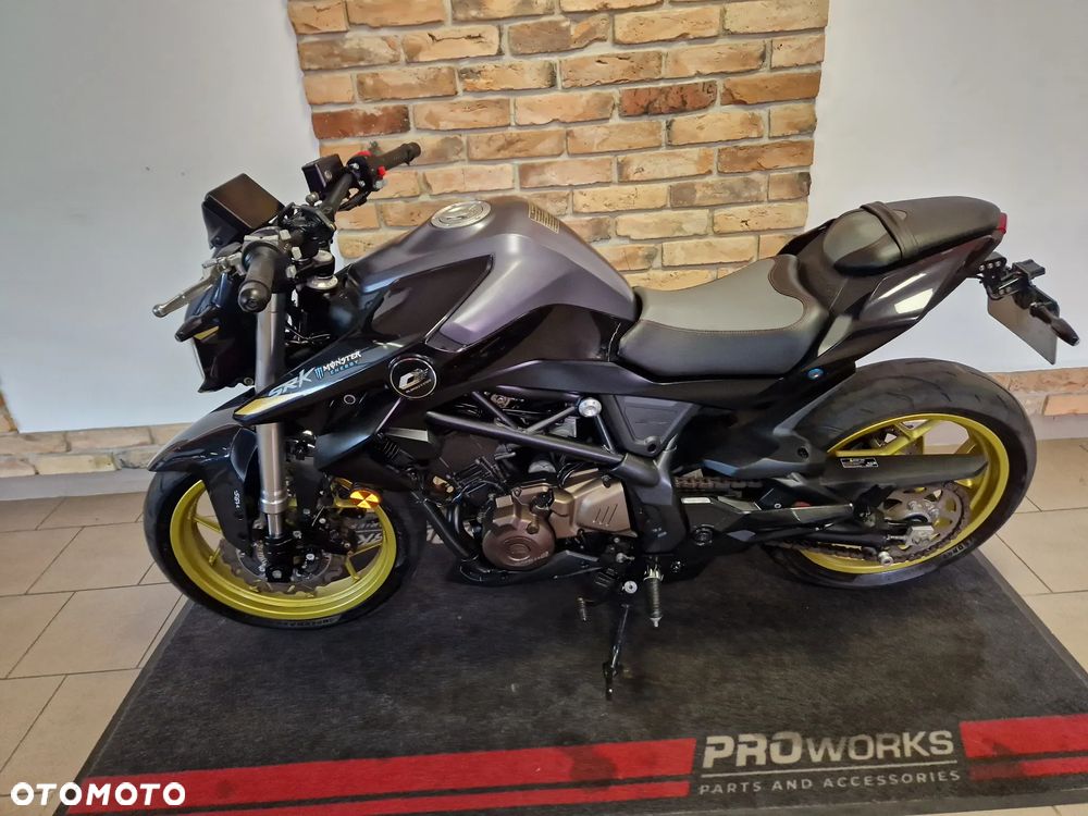 QJMOTOR SRK 700 - 7
