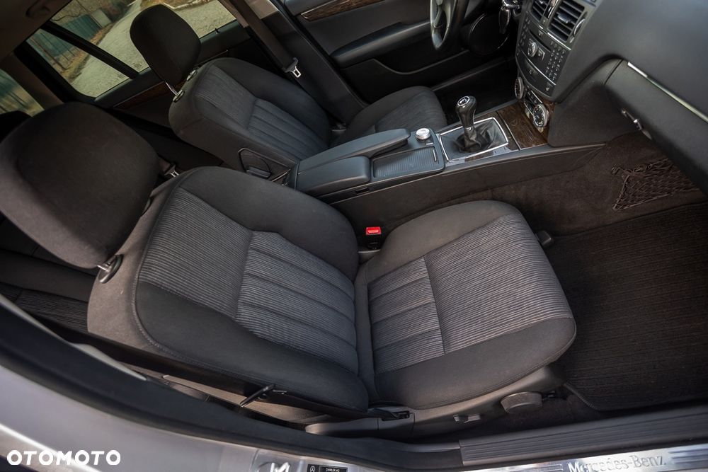 Mercedes-Benz Klasa C 180 BlueEFFICIENCY Elegance - 20