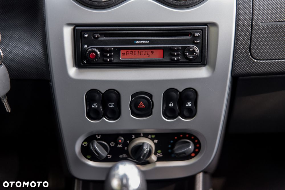 Dacia Logan 1.6 16V Laureate BL - 39