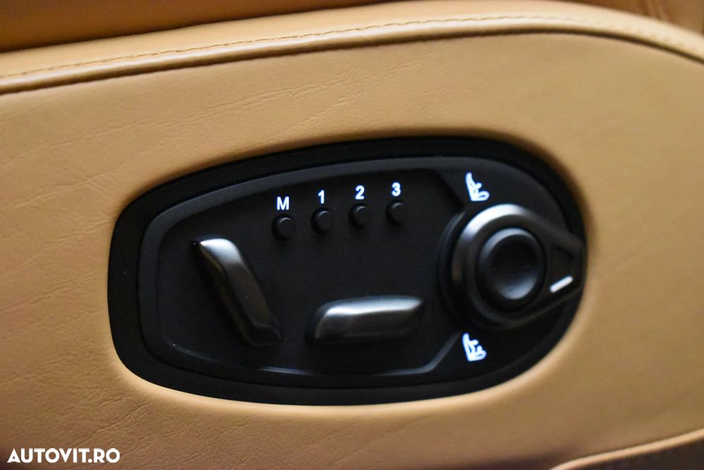 Aston Martin DBX - 21