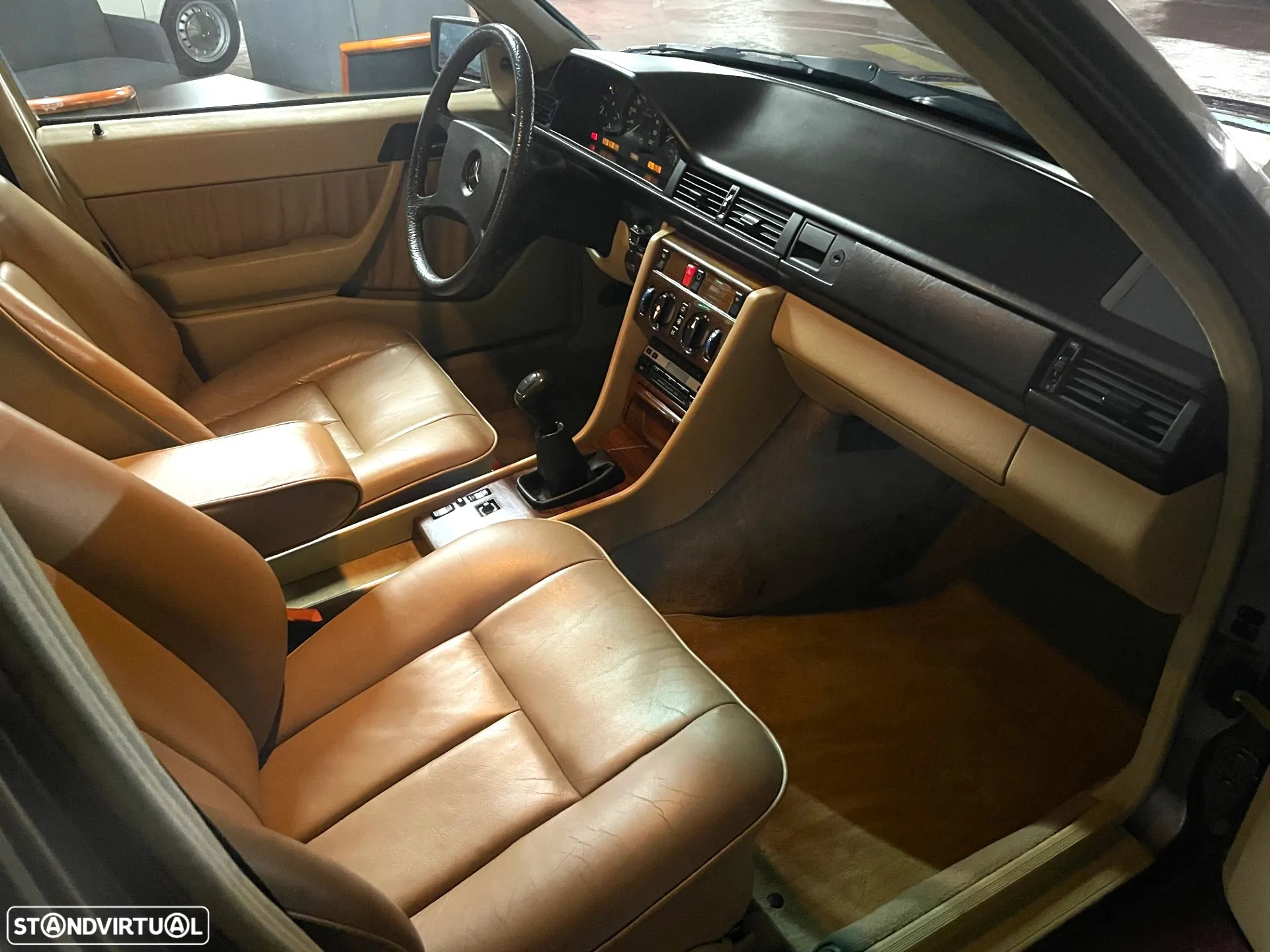 Mercedes-Benz 230 E - 10