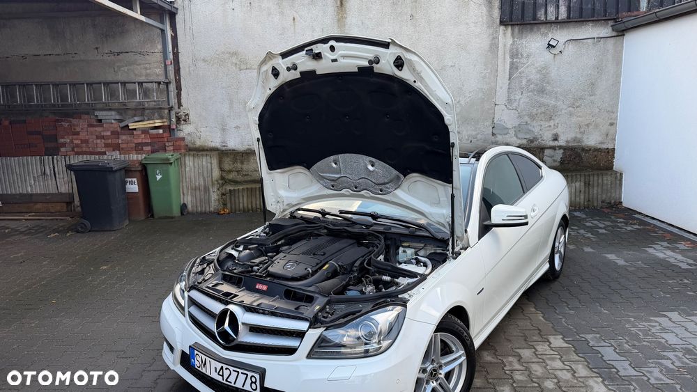Mercedes-Benz Klasa C 250 CGI BlueEff Sport - 29