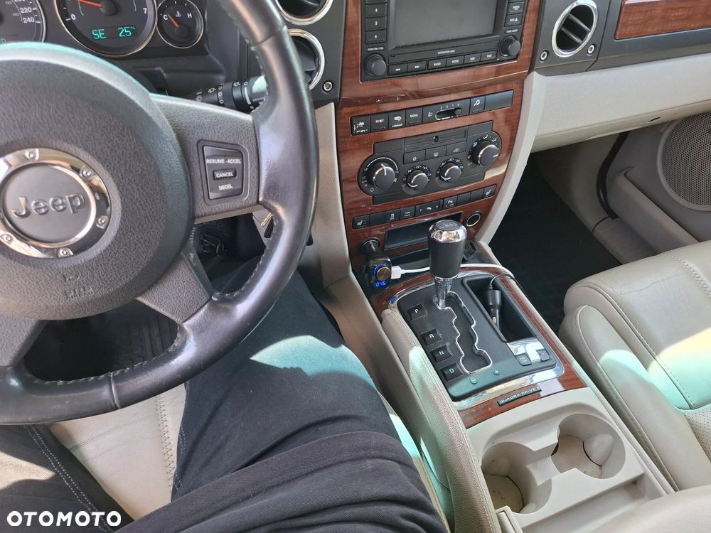Jeep Commander 5.7 V8 Limited - 24