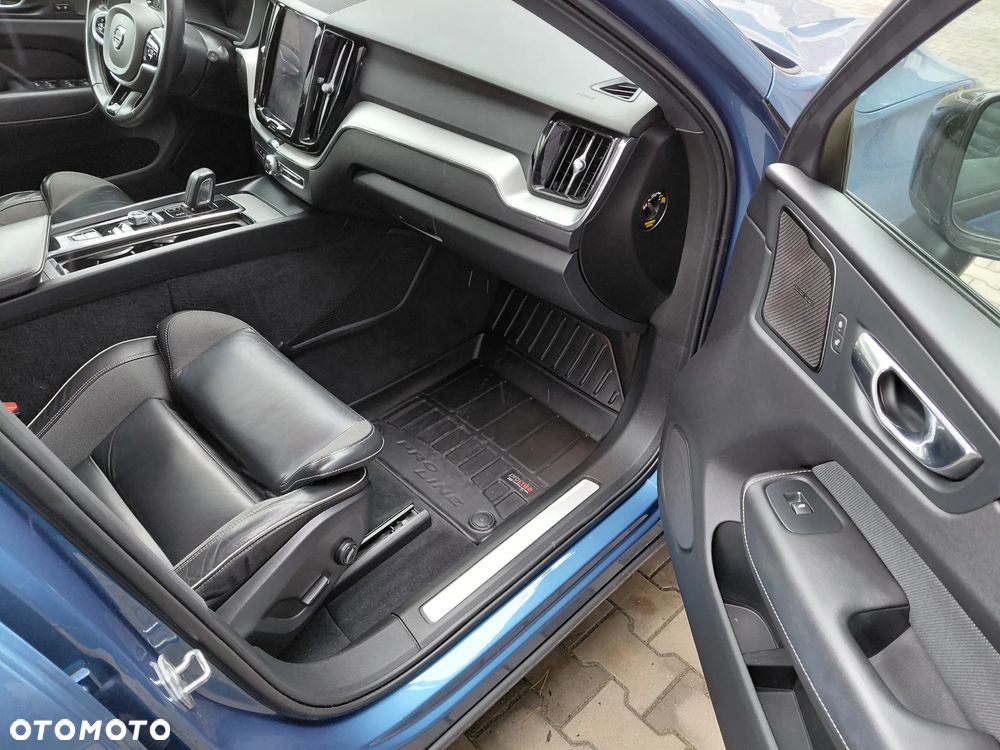 Volvo XC 60 B5 D AWD R-Design - 29