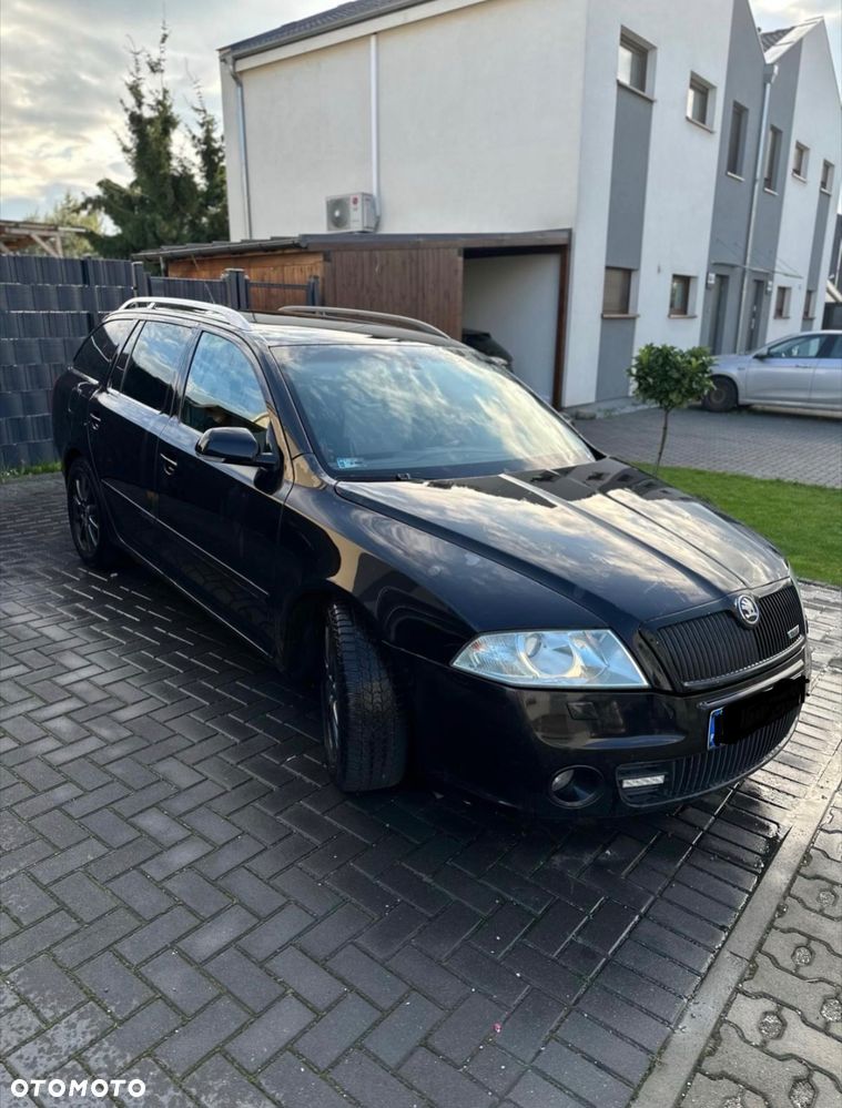 Skoda Octavia Combi 2.0 TDI DPF RS - 2