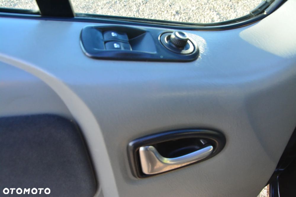 Renault Trafic FAP Grand Passenger Black Edition - 26