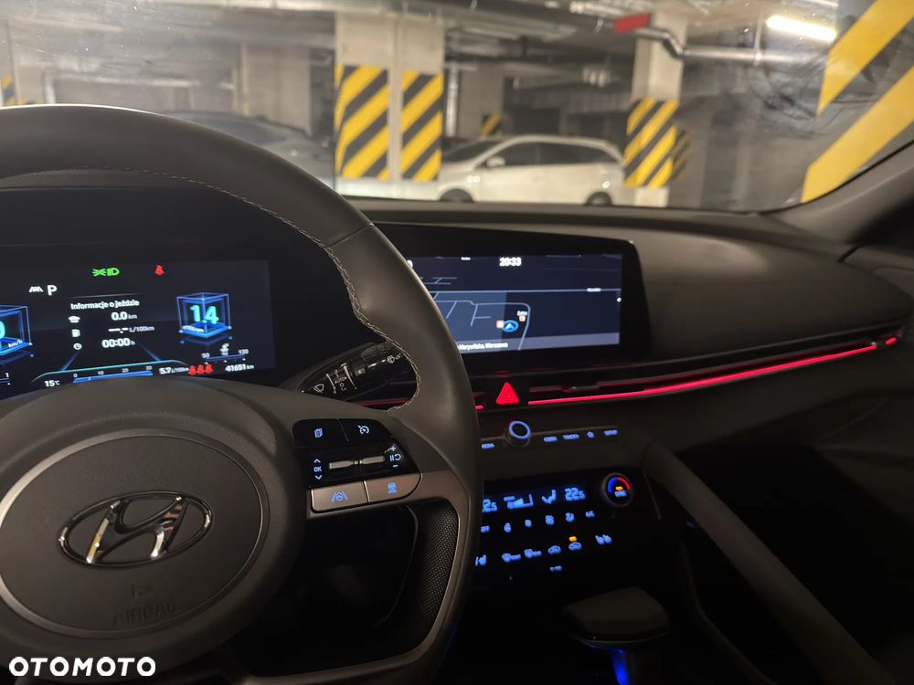 Hyundai Elantra 1.6 Executive CVT - 25