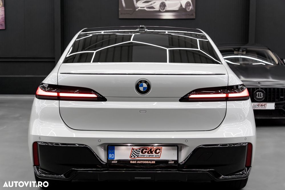 BMW Seria 7 740d xDrive MHEV - 23