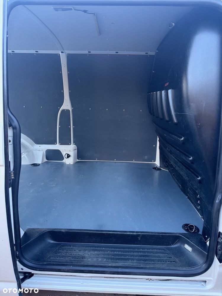 Volkswagen Transporter - 10