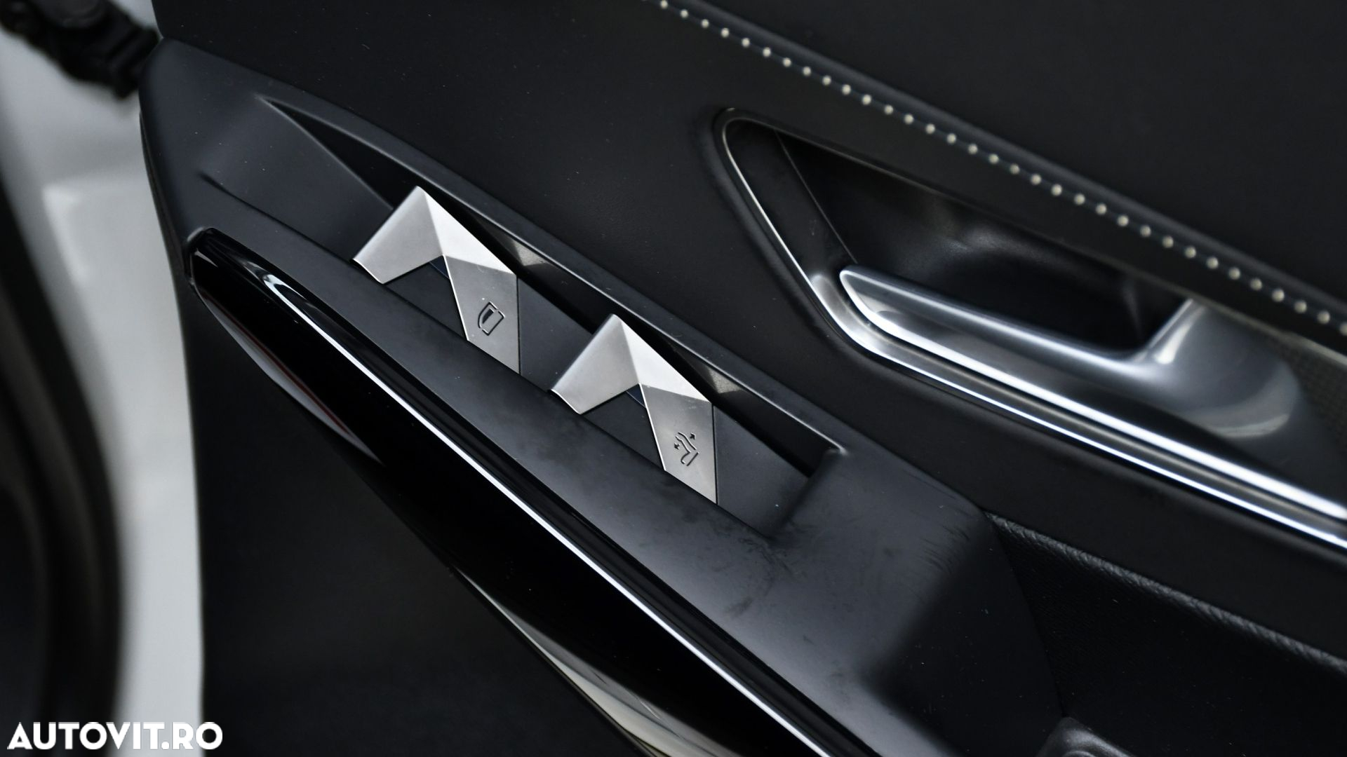 DS Automobiles DS 7 Crossback DS7 1.6 PHeV AWD 300 EAT8 OPERA - 24