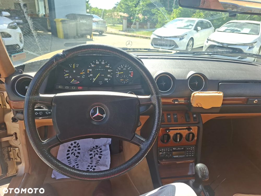 Mercedes-Benz W123 - 14