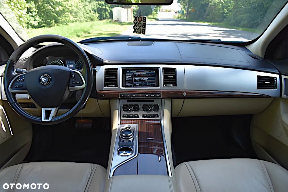 Jaguar XF 2.2 D Premium Luxury - 5
