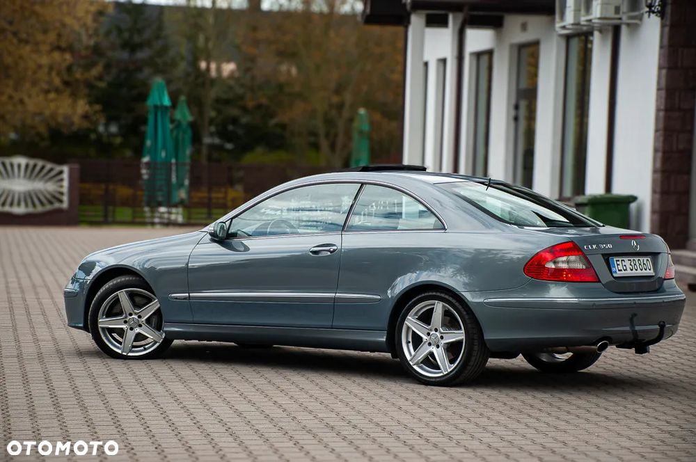 Mercedes-Benz CLK 350 7G-TRONIC Avantgarde - 8