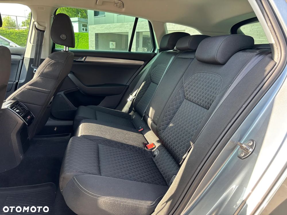Skoda Superb 2.0 TDI Style DSG - 26