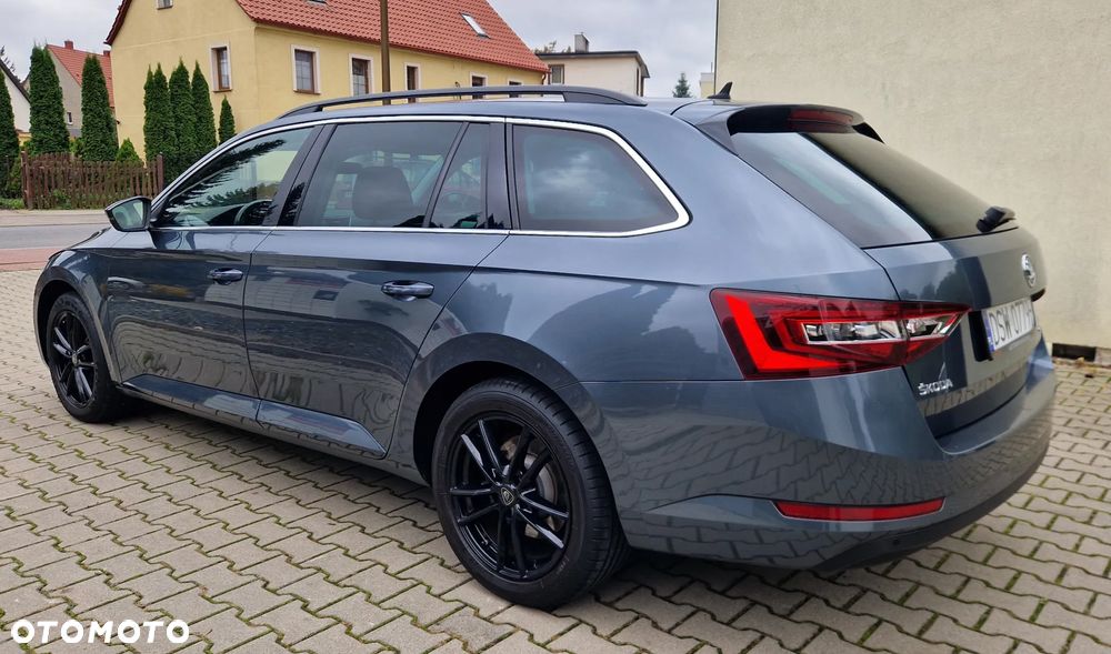 Skoda Superb 2.0 TDI DSG Style - 4