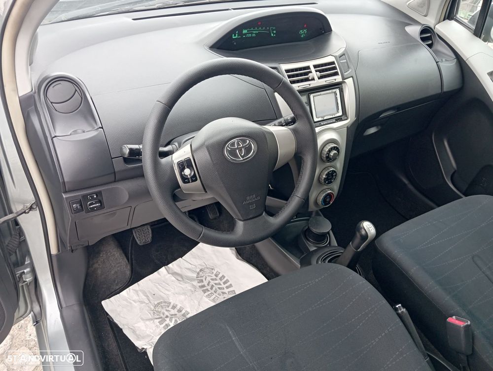 Toyota Yaris 1.4 D-4D AC - 13