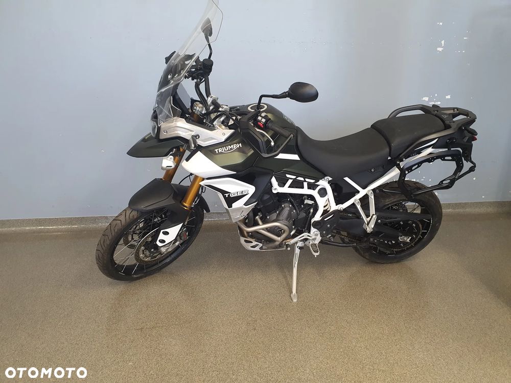 Triumph Tiger - 1