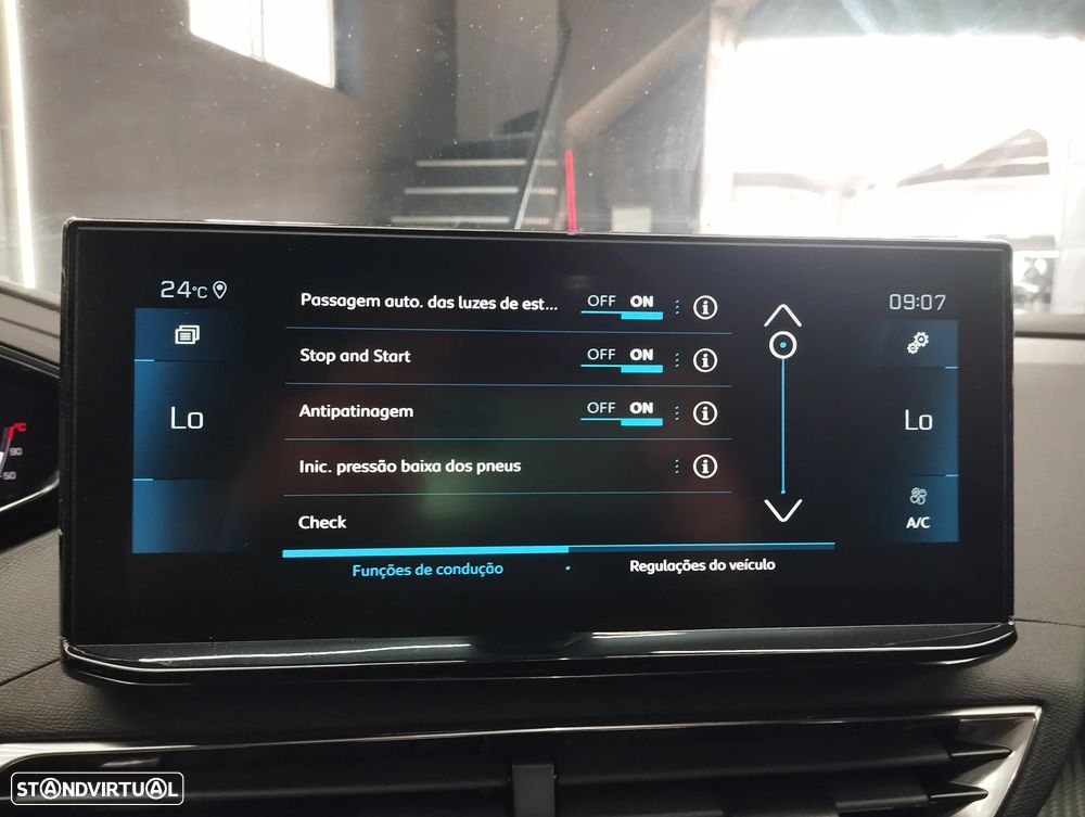 Peugeot 5008 1.2 PureTech Allure EAT8 - 32
