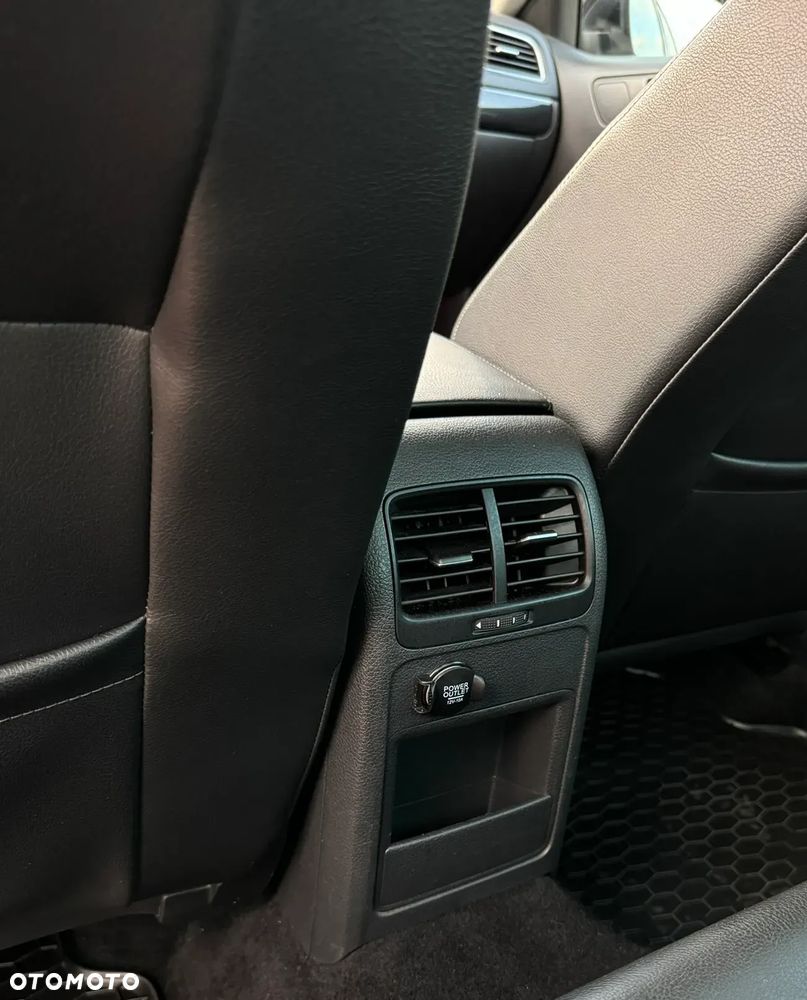 Volkswagen Jetta - 11