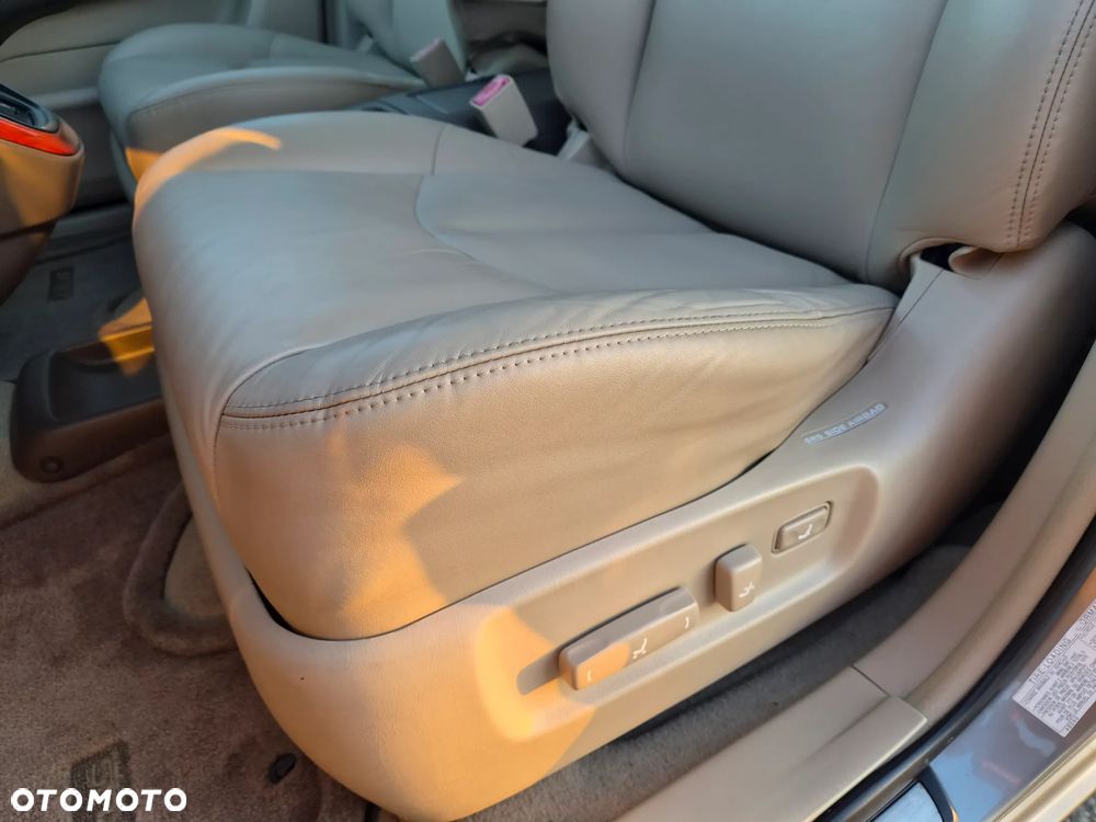 Lexus RX FWD - 22