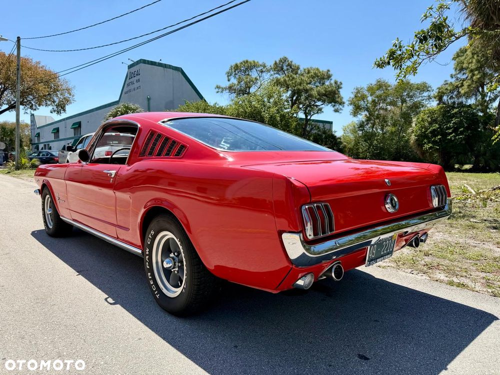 Ford Mustang - 4