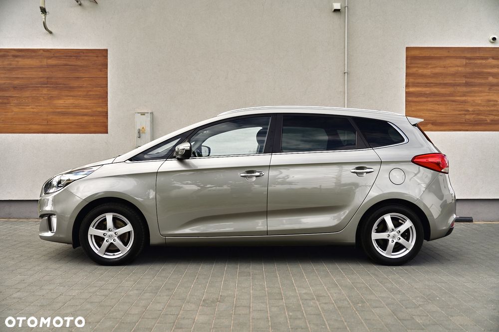 Kia Carens 1.6 GDI Attract - 11