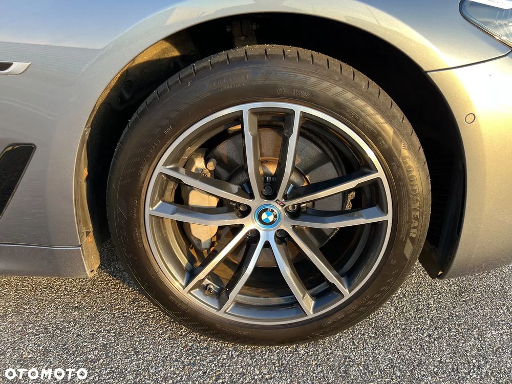 BMW Seria 5 530e iPerformance xDrive M Sport sport - 25