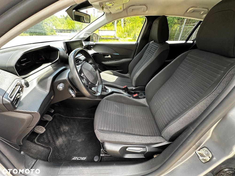 Peugeot 208 - 10