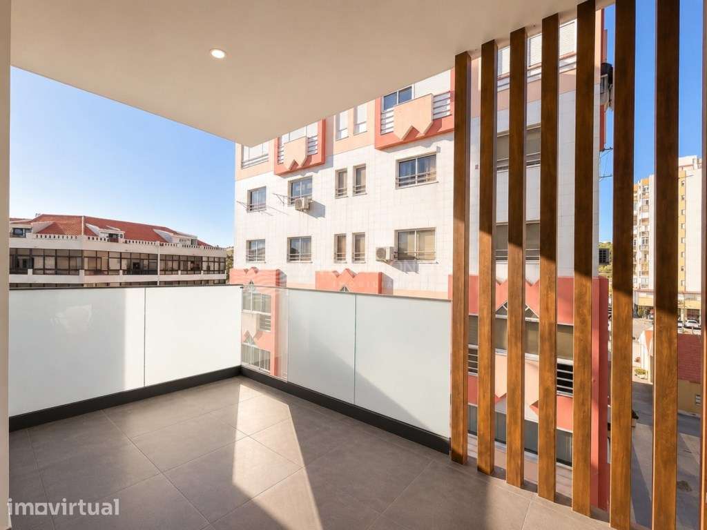 O Sentinela | T2 Duplex novo com 2 varandas e fachada do Vhils - Grande imagem: 2/35