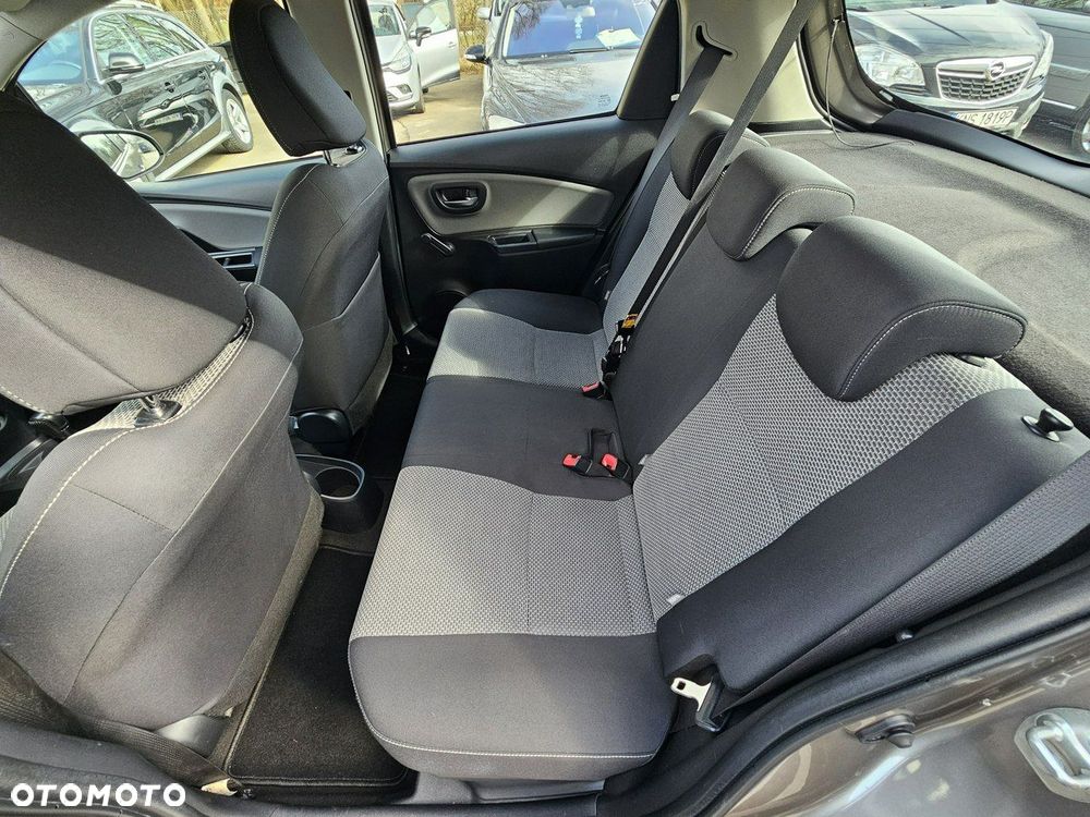 Toyota Yaris Hybrid 100 Business Edition - 35