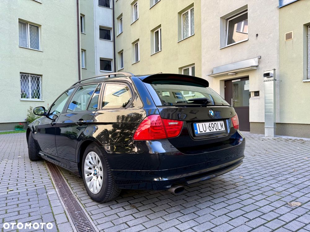 BMW Seria 3 318i Touring - 4