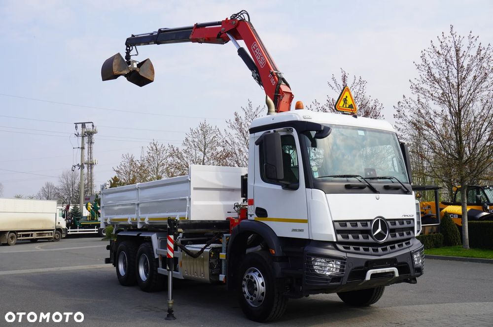 Mercedes-Benz Arocs 2636 / 6x4 / HDS Fassi / Wywrotka 3 str / Bortmatic_236398 - 13