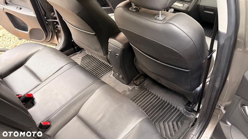 Toyota Avensis 1.8 Selection MS - 11