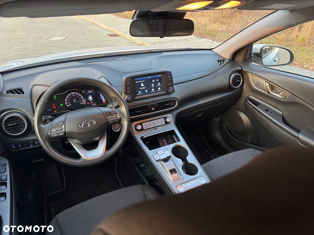 Hyundai Kona 64kWh Style - 17
