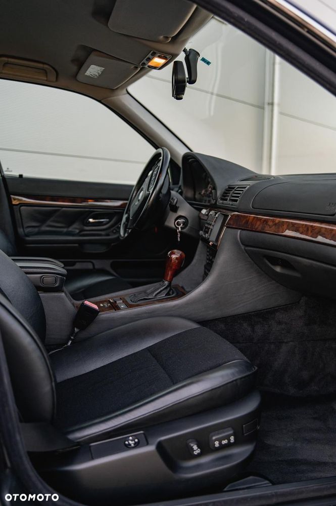 BMW Seria 7 740i V8 - 13