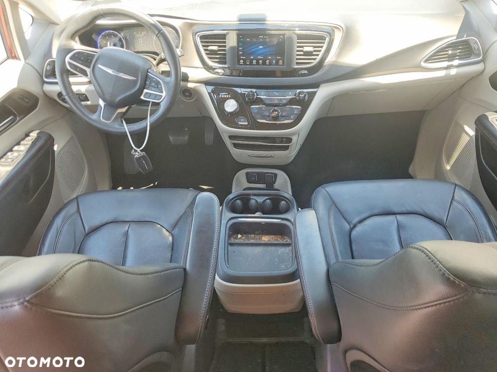Chrysler Pacifica - 8