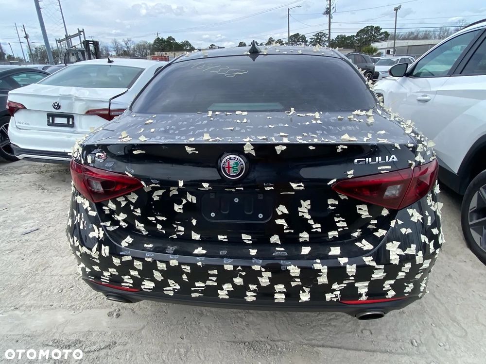 Alfa Romeo Giulia - 10