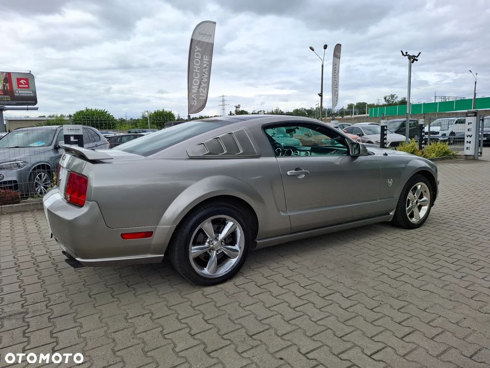 Ford Mustang - 32