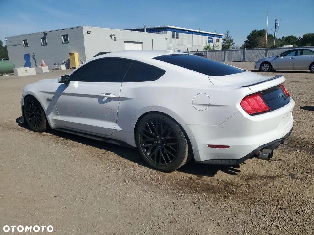 Ford Mustang 5.0 V8 GT - 2