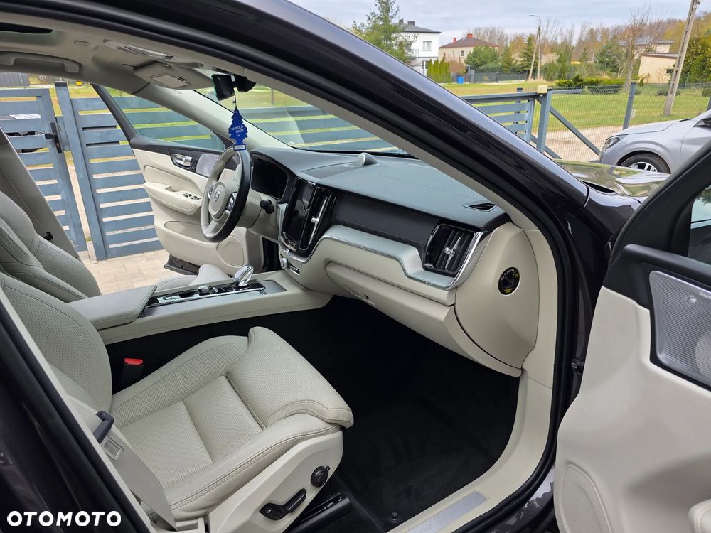 Volvo XC 60 T8 Plug-In Hybrid AWD Ultra Bright - 13
