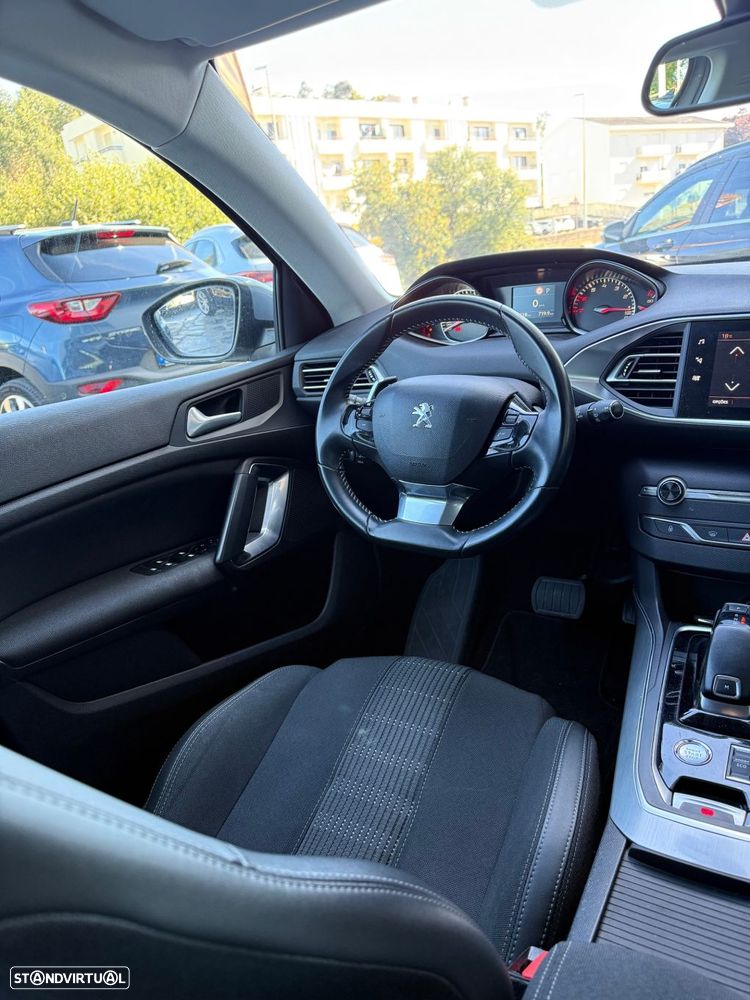 Peugeot 308 1.2 PureTech Allure EAT8 - 17